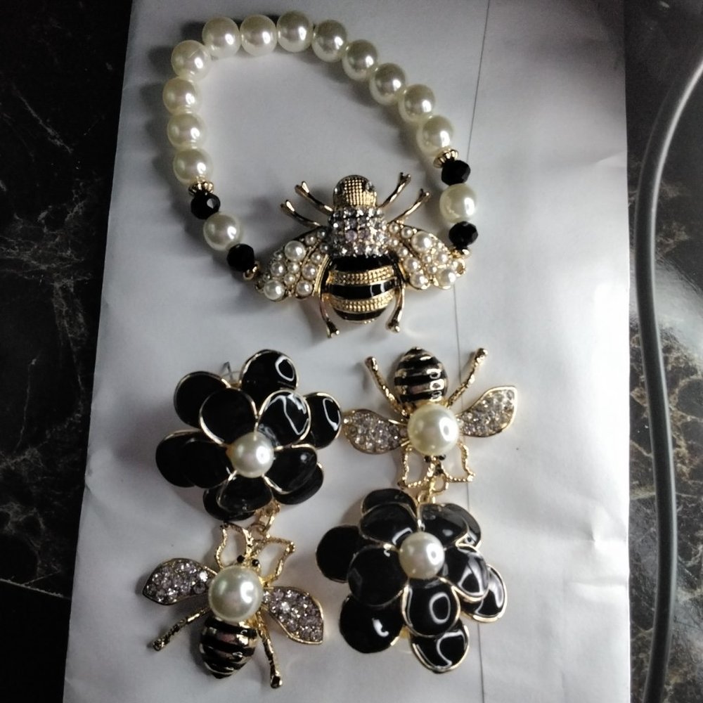 Fashion Designer Inspired Bee Set, Earrings And Bracelets View 2